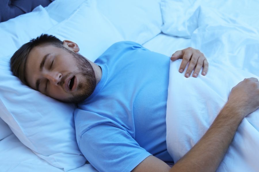 Ronco e Apneia do Sono: Sinais de que Você Precisa de uma Avaliação do Otorrino